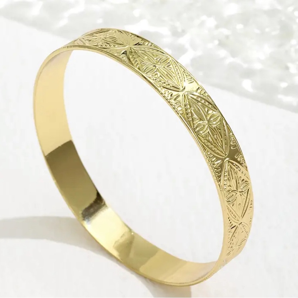 Samoan etched Elei design bangle